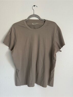 Under Armour Men’s Crew Neck T-Shirt - Taupe Size XL